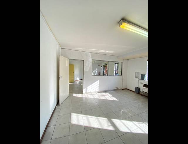 341M² WAREHOUSE TO LET IN STRIJDOMPARK